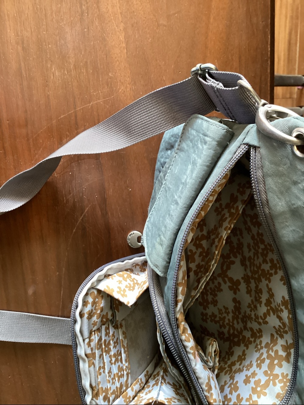 Travelon gray Crossbody Organizer Bag - Picture 3 of 6